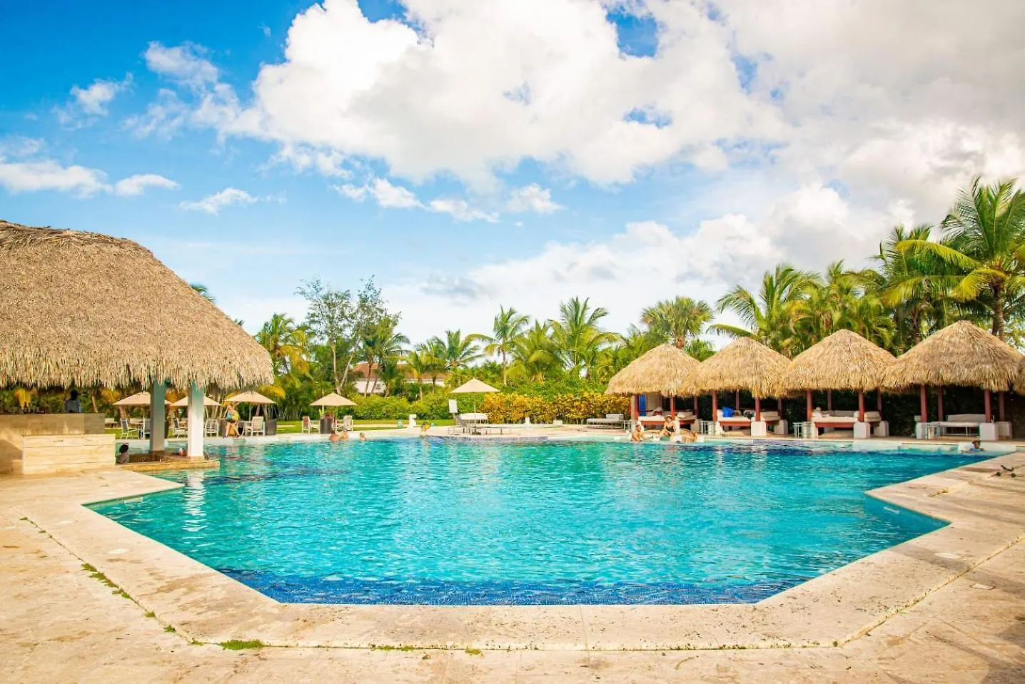Beautiful 2-Bedroom Apartment In Cocotal With Amazing Lake Views And Pools Punta Cana Dominikana