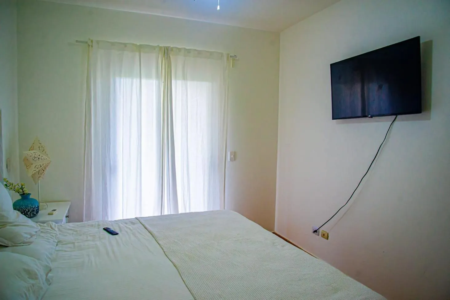 Beautiful 2-Bedroom Apartment In Cocotal With Amazing Lake Views And Pools Punta Cana Dominikana